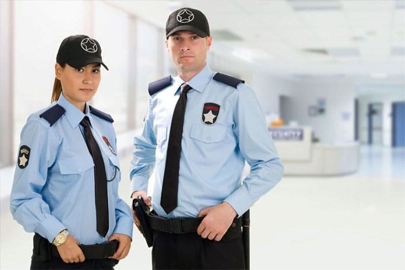 Guardia de seguridad en control de acceso